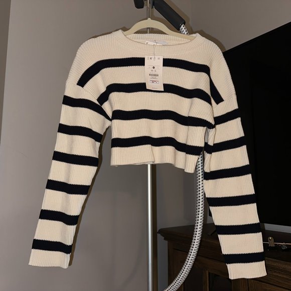 Cropped Knit Sweater, NWT, Size M - Picture 2 of 6